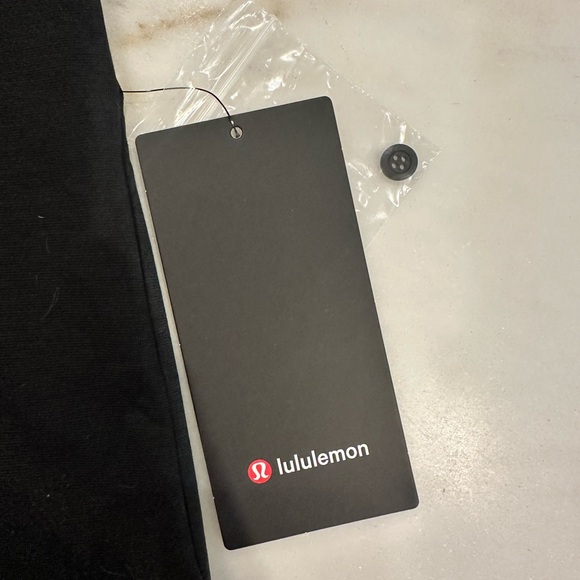lululemon NWT Men's Black Evolution short sleeve polo shirt size medium - Picture 4 of 5